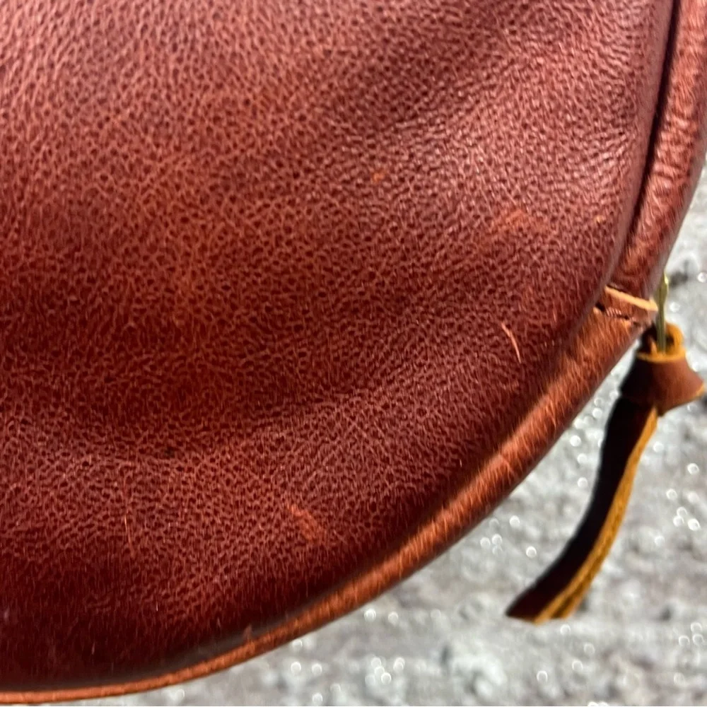 547 Portland Leather  Circle Crossbody Bag w/ mini envelope wallet - Picture 12 of 16